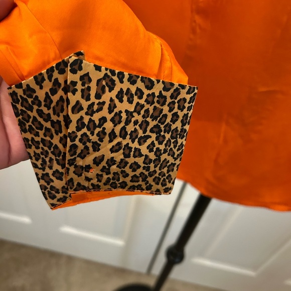 Robbie Bee Luxury %100 silk button down with cheetah print cuffs! - Picture 8 of 11